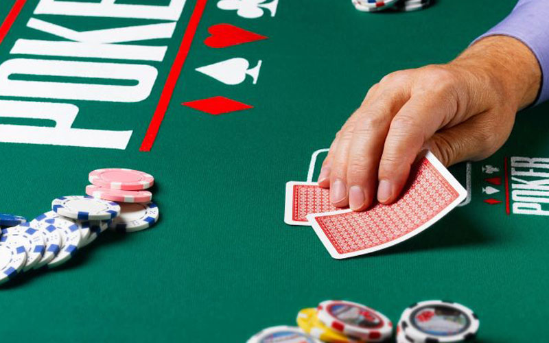 Đừng bluff khi không cần thiết khi chơi poker